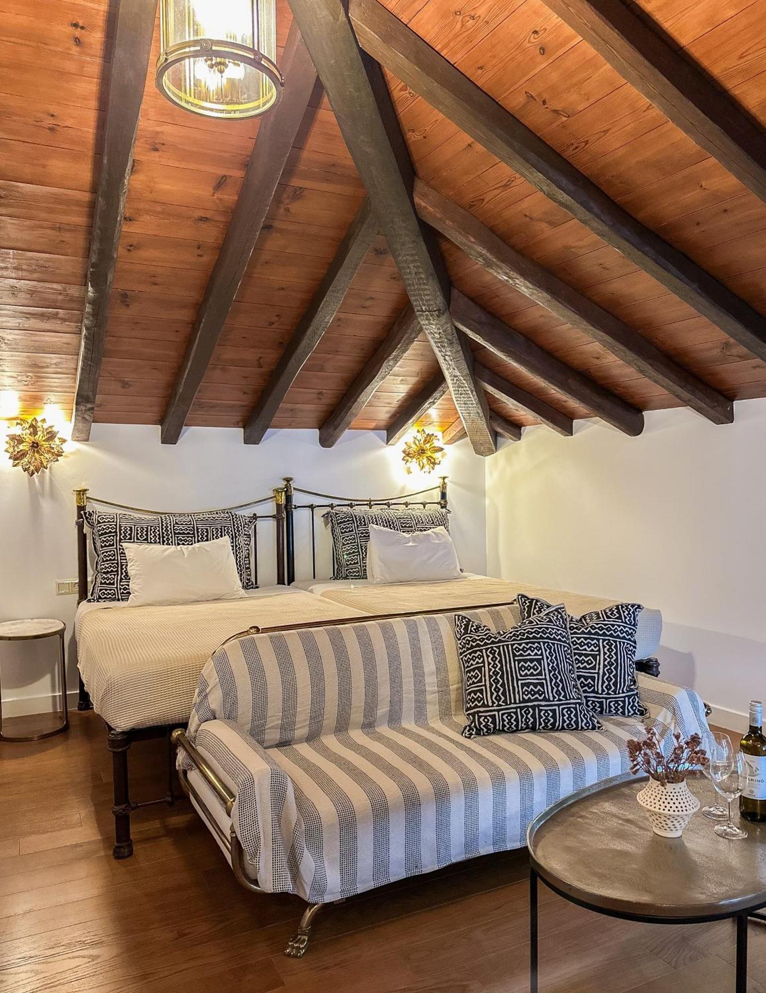 Ourania'S Mansion Hotel Skiathos Town Exterior photo