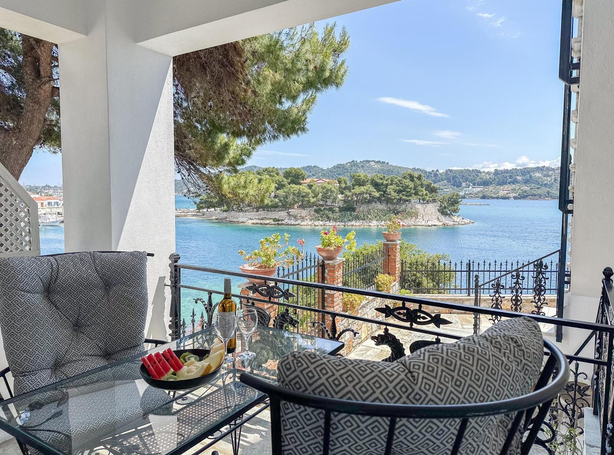 Ourania'S Mansion Hotel Skiathos Town Room photo